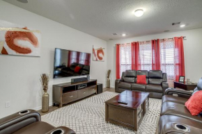 Lovely Richmond Home with Outdoor Kitchen and Grill!